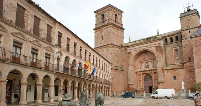 VILLANUEVA DE LOS INFANTES La plaza de la villa